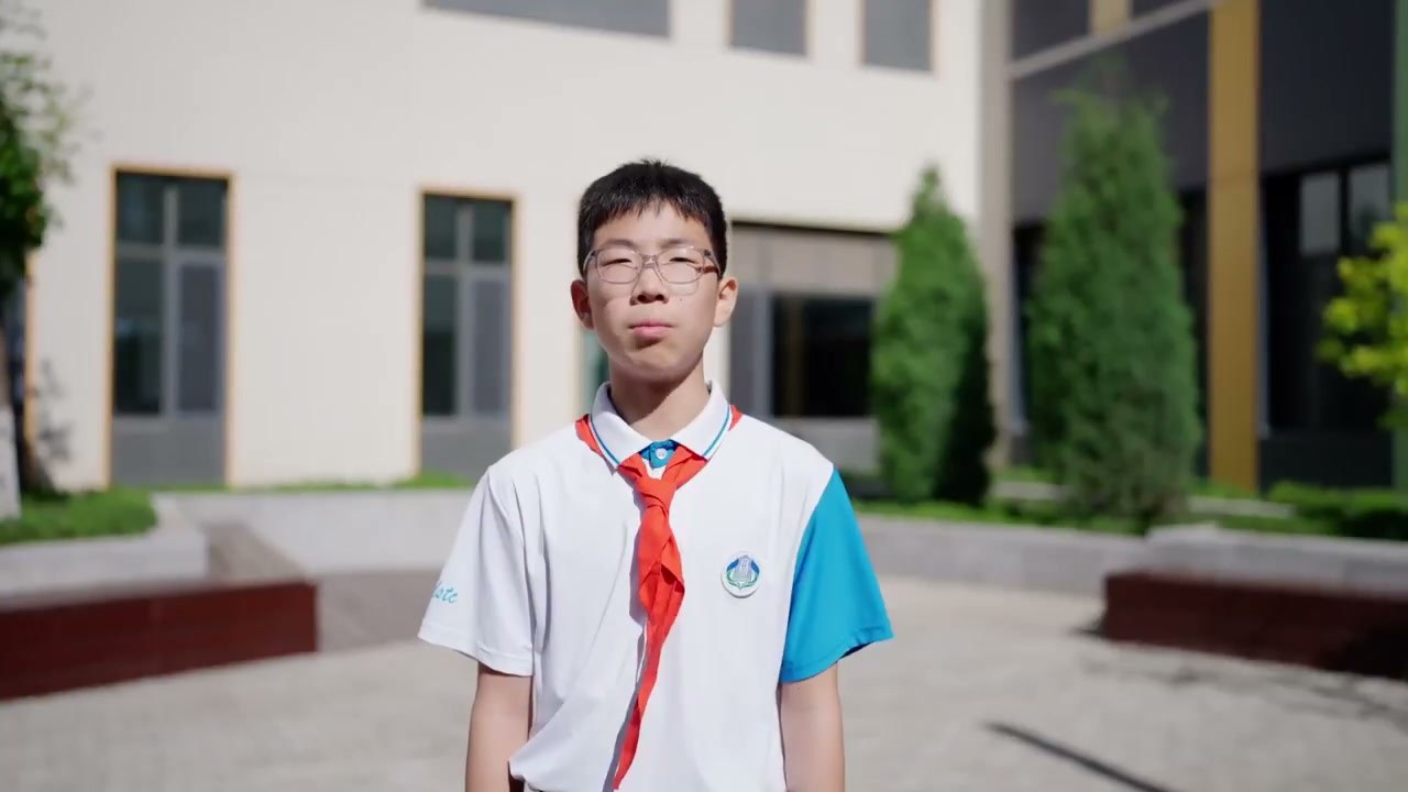 学生采访镜头