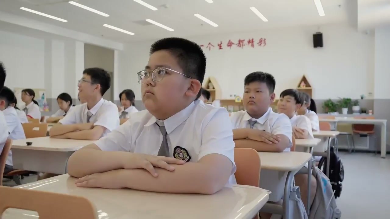 课堂上专注的学生