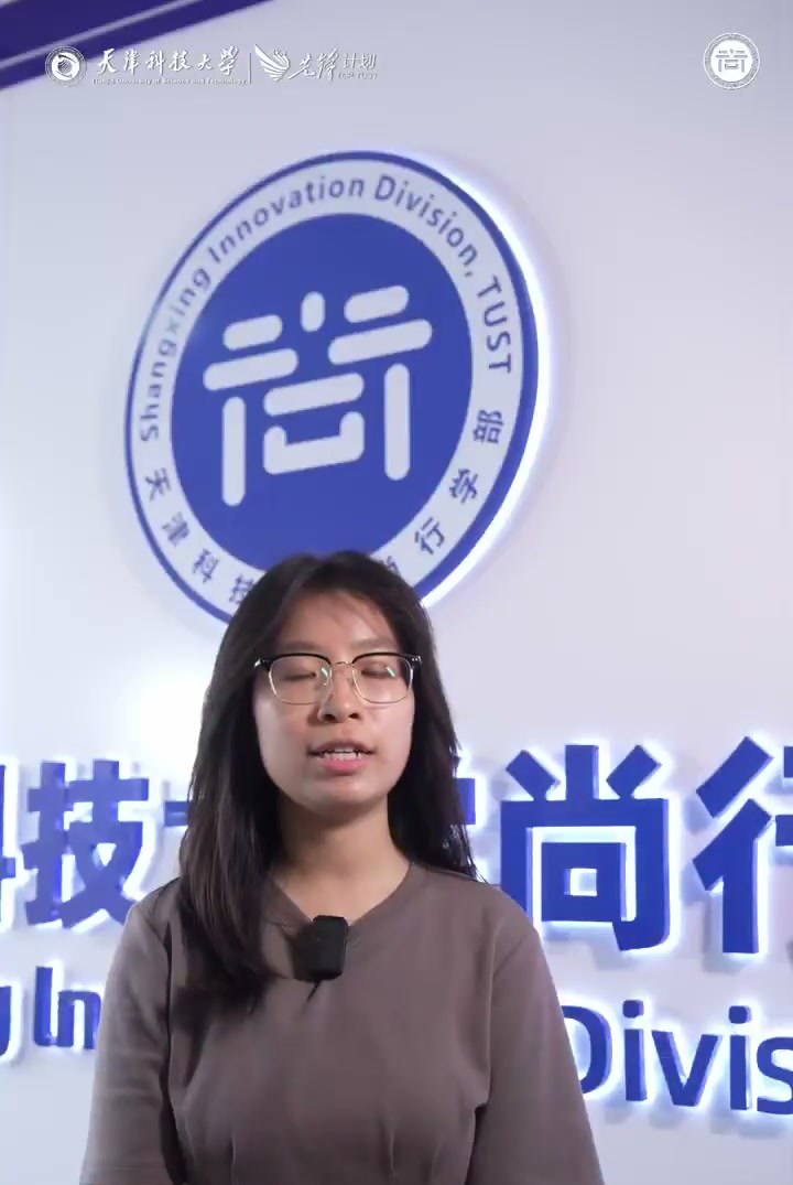 学生采访镜头