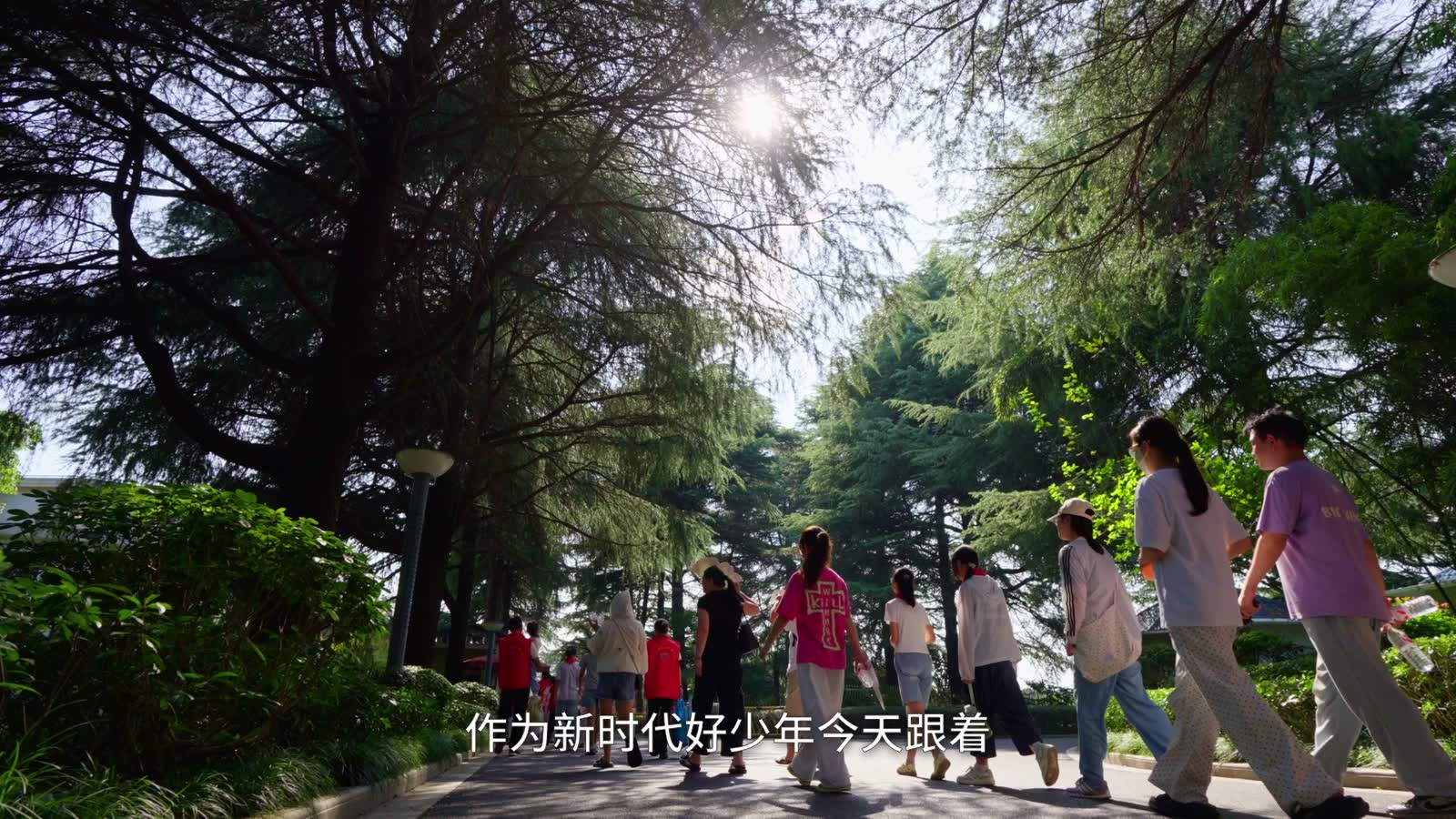 队伍走进园区